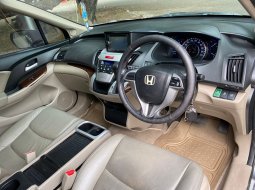 Honda Odyssey 2.4 2012 Abu-abu 8
