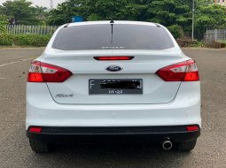 Ford Focus Titanium 2013 Putih 4