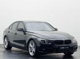 BMW 320i (CKD) 2.0 2019