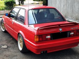 BMW 3 Series 318i 1989 merah 5