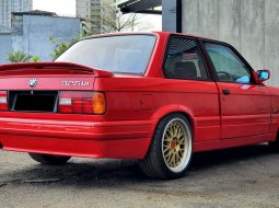 BMW 3 Series 318i 1989 merah 7