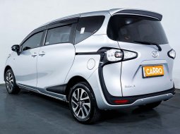Toyota Sienta V MT 2018 4