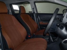 Toyota Sienta V MT 2018 9