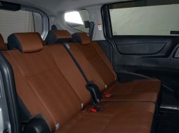 Toyota Sienta V MT 2018 10