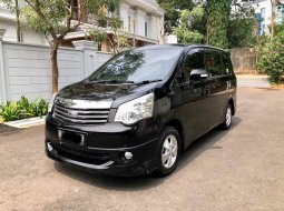 Toyota NAV1 V 2013 Hitam