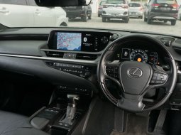 Lexus ES 300H 2.5 2018 Hitam Unit Berkualitas Bergaransi 4