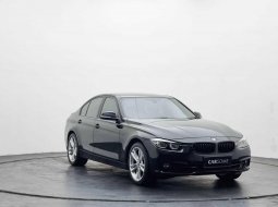 BMW 3 Series 320i 2019 Hitam 1
