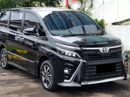 Toyota Voxy 2.0 A/T 2019 hitam km 33 rban sunroof cash kredit proses bisa dibantu 2