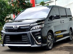 Toyota Voxy 2.0 A/T 2019 hitam km 33 rban sunroof cash kredit proses bisa dibantu 3