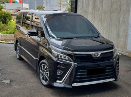 Toyota Voxy 2.0 A/T 2018 hitam km50rban sunroof cash kredit proses bisa dibantu 2