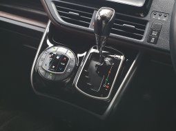 Toyota Voxy 2.0 A/T 2018 hitam km50rban sunroof cash kredit proses bisa dibantu 9
