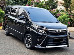 Toyota Voxy 2.0 A/T 2019 Hitam