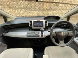 Dijual Mobil Honda Freed E 2010 Abu-abu Dp Minim, Angsuran Ringan Dan Bergaransi 1 Tahun 6