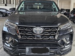 Toyota Fortuner 2.4 GR A/T ( Matic Diesel ) 2021 Hitam Km 25rban Mulus Siap Pakai