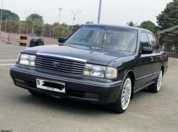 Toyota Crown Super Saloon 1992 Abu-abu