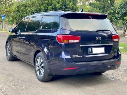 Kia Grand Sedona Ultimate 6