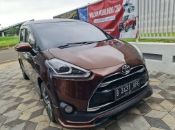 Toyota Sienta Q 2017 Tangan Pertama dari Baru Kondisi Istimewa