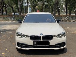 BMW 3 Series 320i 2016 Putih 2