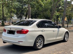 BMW 3 Series 320i 2016 Putih 5