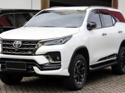 Toyota Fortuner 2.4 VRZ 4x2 AT 2017 Putih 
Barang Mewah Siap Pakai
