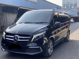 Mercedes-Benz V-Class V 260 2019 Hitam 2