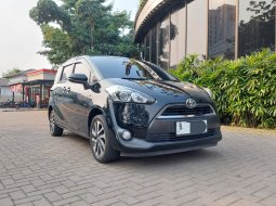Toyota Sienta V MT Manual 2018 Hitam Km Rendah Istimewa