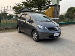 Honda Freed E 2010 Abu-abu Mobil Bekas Berkualitas Dan Angsuran Ringan 1