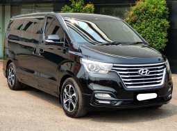 Hyundai H-1 2.5L CRDi Royale 2018 diesel km56ribuan hitam cash kredit proses bisa dibantu