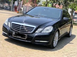 Mercedes-Benz E-Class E 300 2011 Hitam