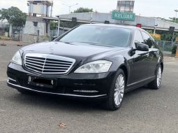 Mercedes-Benz S-Class 300  2011 Hitam