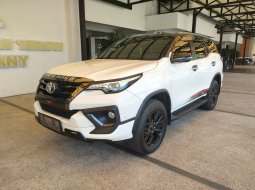 Toyota Fortuner 2.4 VRZ AT 2020 Putih kick sensor 1