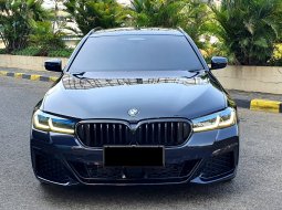 BMW 5 Series 530i M Sport 2023 hitam baru bisa langsung an pembeli cash kredit proses bisa dibantu 2
