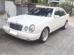 E230 W210 A/T 5 Speed Km 48 rb Plat GANJIL Pjk OKT 2024 Body Luar Mulus Interior Orsinil Siap Pakai
