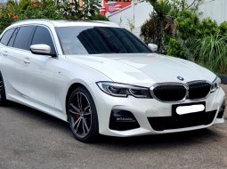 BMW 3 Series 320i M Sport 2021 putih km 8 ribuan wagon cash kredit proses bisa dibantu