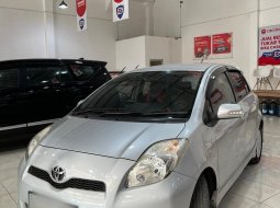 Toyota Yaris E matic 2012