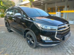 Toyota Venturer 2.0 A/T BSN 2018 MPV hitam 10