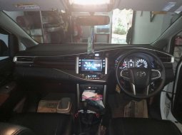 TDP (25JT) Toyota Innova 2.0 V AT 2019 Putih 5