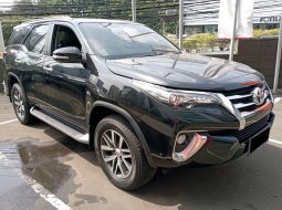 TDP (25JT) Toyota Fortuner 2.7 SRZ AT 2017 Hitam  4