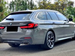 BMW 5 Series 530i M Sport 2022 wagon abu km 4 ribuan pajak panjang cash kredit proses bisa dibantu 6