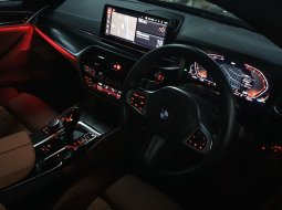 BMW 5 Series 530i M Sport 2022 wagon abu km 4 ribuan pajak panjang cash kredit proses bisa dibantu 14