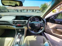 Honda Accord VTi-L 2015 Hitam plat L 9
