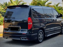 Hyundai H-1 Elegance 2018 hitam bensin km31ribuan cash kredit proses bisa dibantu 6