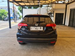 Honda HR-V 1.5L E CVT 2017 Hitam 8