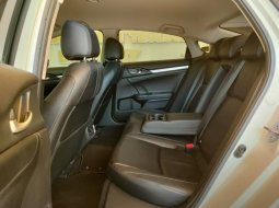 Honda Civic ES Prestige 2016 Putih sedan ,ready juga Hactback 2018 5