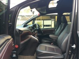 Toyota Voxy 2.0 A/T 2018 Hitam 6