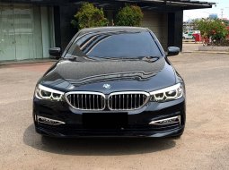 BMW 520i Luxury Line CKD AT 2018 Black On Brown 3