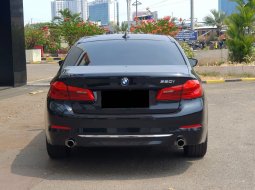 BMW 520i Luxury Line CKD AT 2018 Black On Brown 4