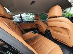 BMW 520i Luxury Line CKD AT 2018 Black On Brown 18