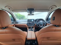 BMW 520i Luxury Line CKD AT 2018 Black On Brown 19