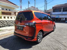 Toyota Sienta Q CVT 2016 Orange matic 9